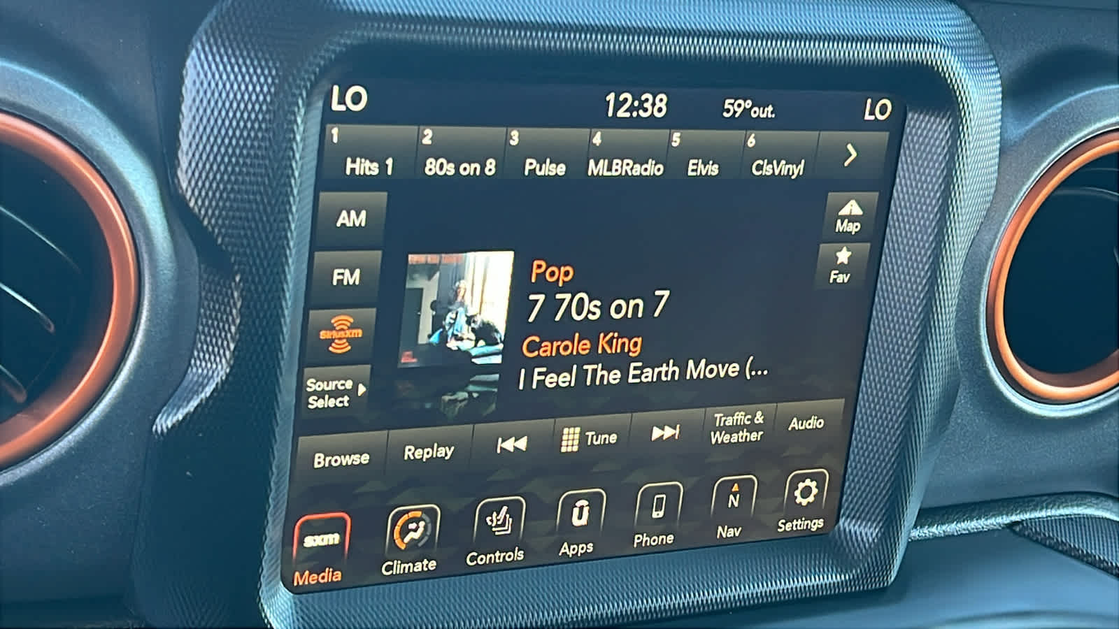 Thumbnail: 2022 Jeep Gladiator - 15