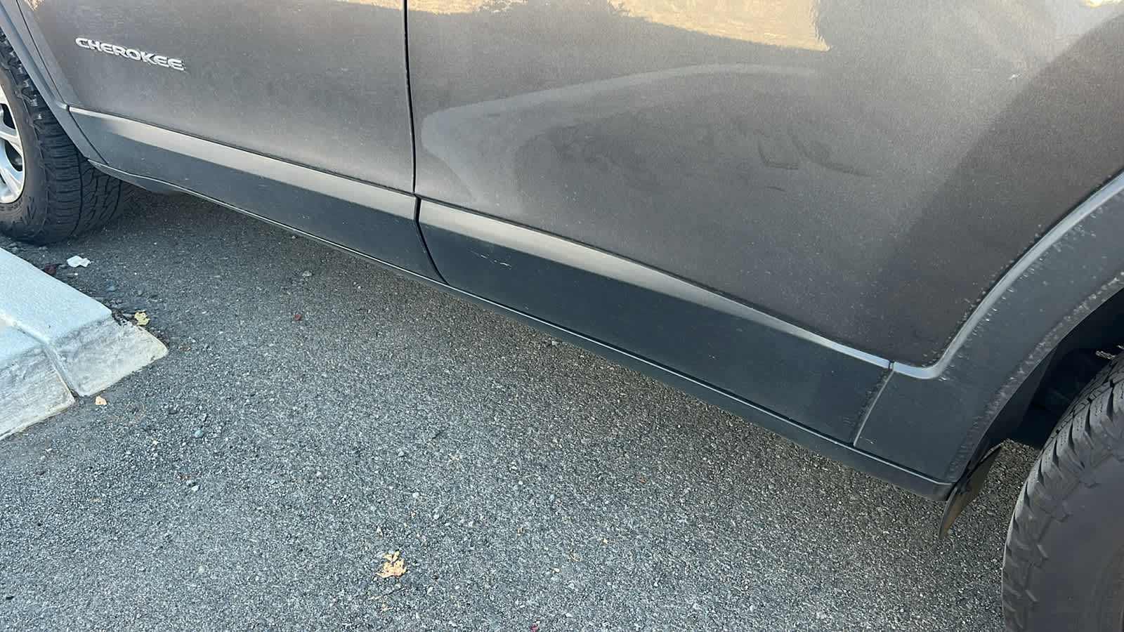 Thumbnail: 2019 Jeep Cherokee - 10