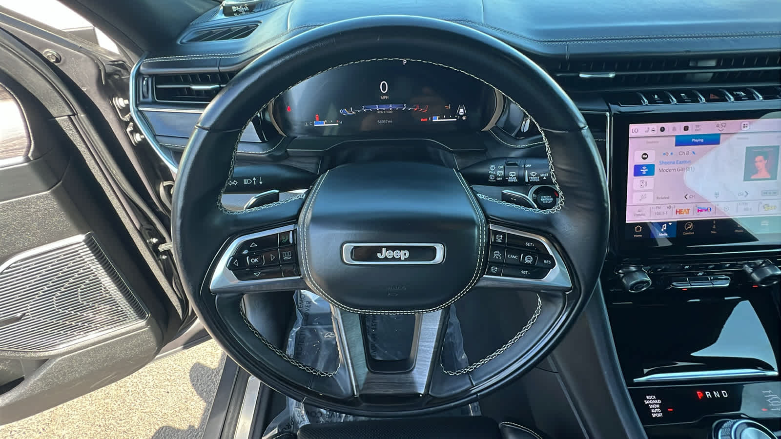 2022 Jeep Grand Cherokee Overland 18