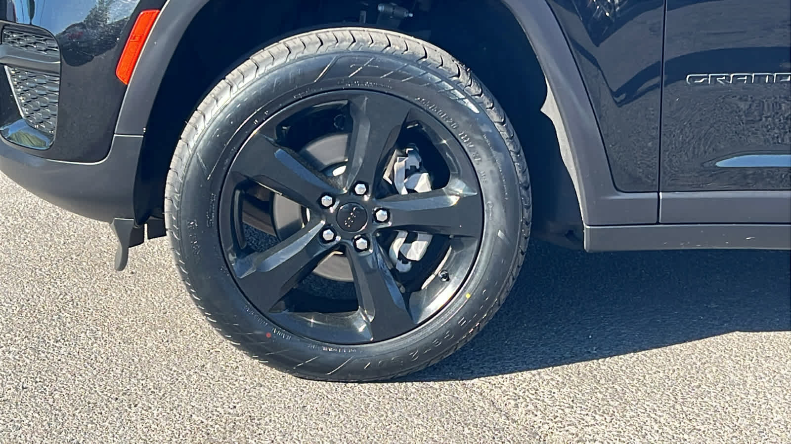 Thumbnail: 2023 Jeep Grand Cherokee - 9