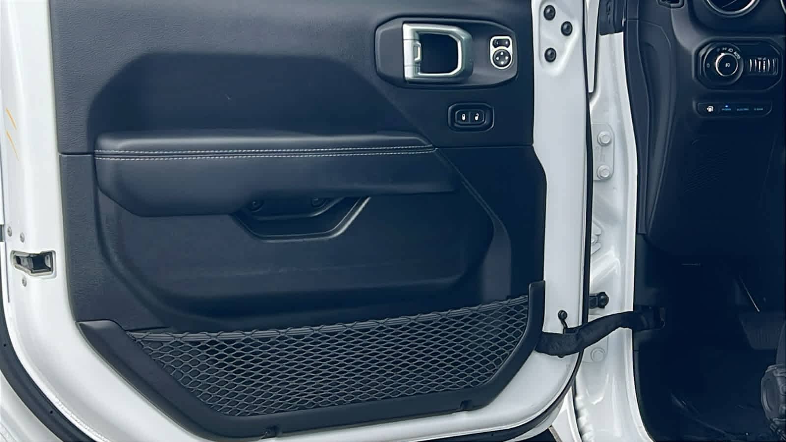 Thumbnail: 2022 Jeep Wrangler - 23