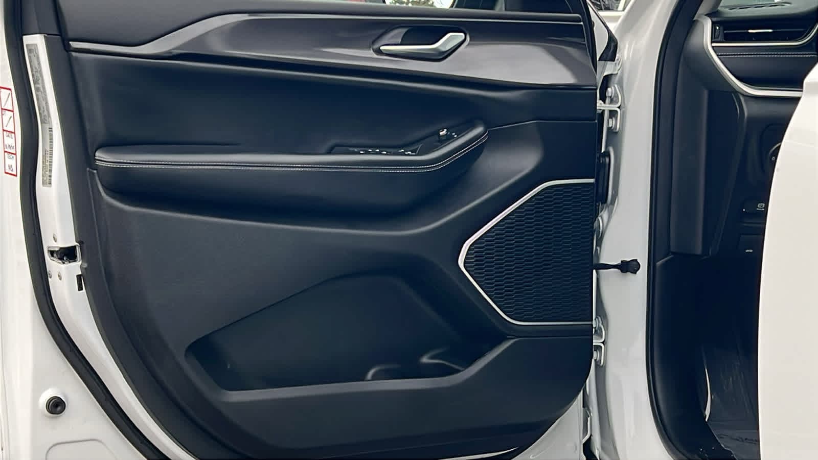 Thumbnail: 2022 Jeep Grand Cherokee - 23