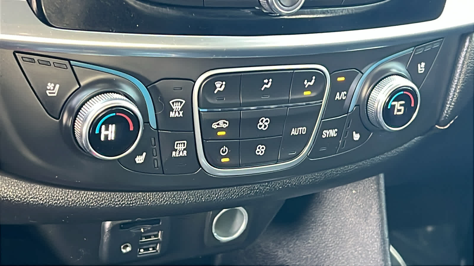 Thumbnail: 2020 Chevrolet Traverse - 14