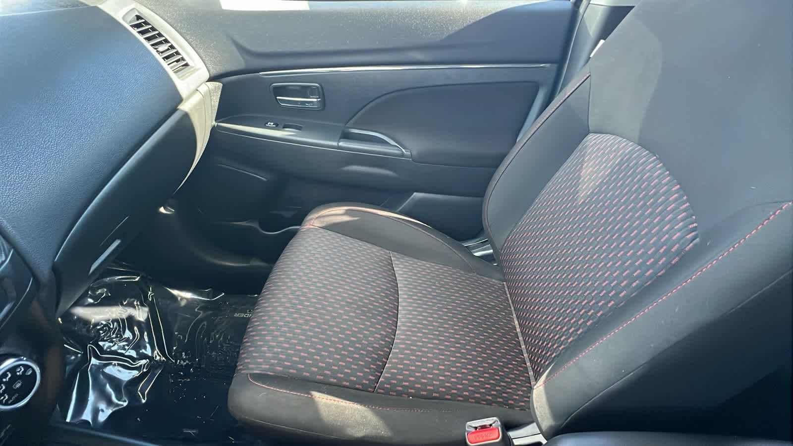 Thumbnail: 2017 Mitsubishi Outlander Sport - 12