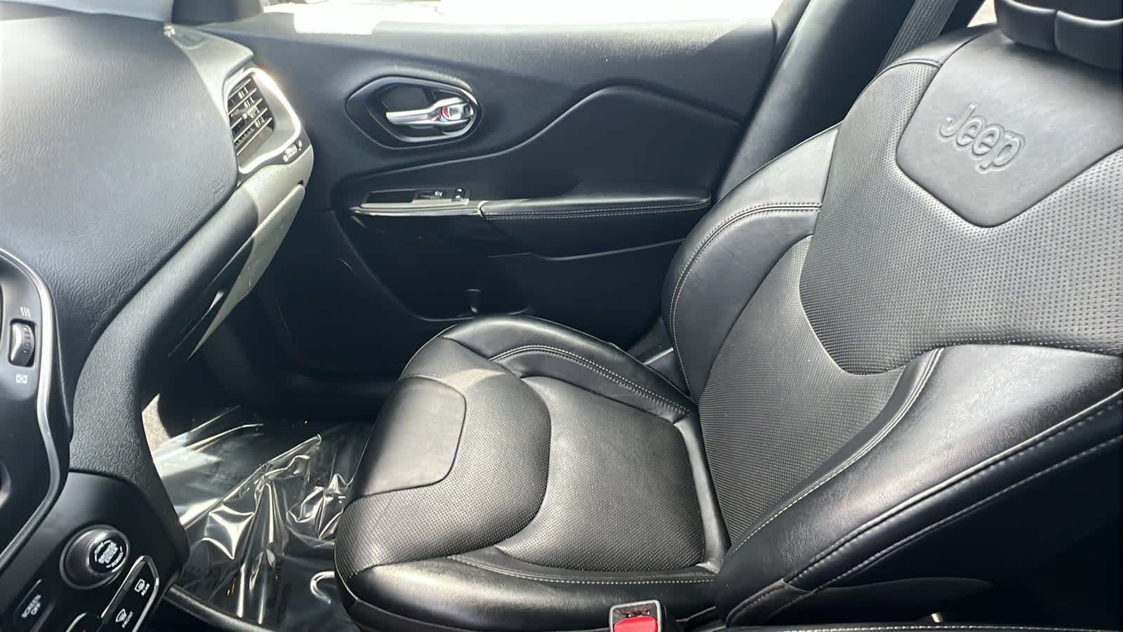 Thumbnail: 2023 Jeep Cherokee - 12