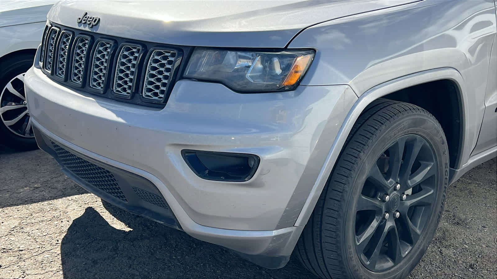 Thumbnail: 2018 Jeep Grand Cherokee - 8