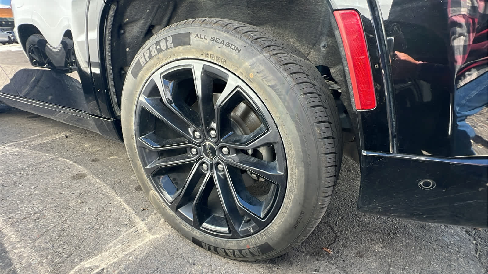 Thumbnail: 2024 Jeep Grand Wagoneer - 9