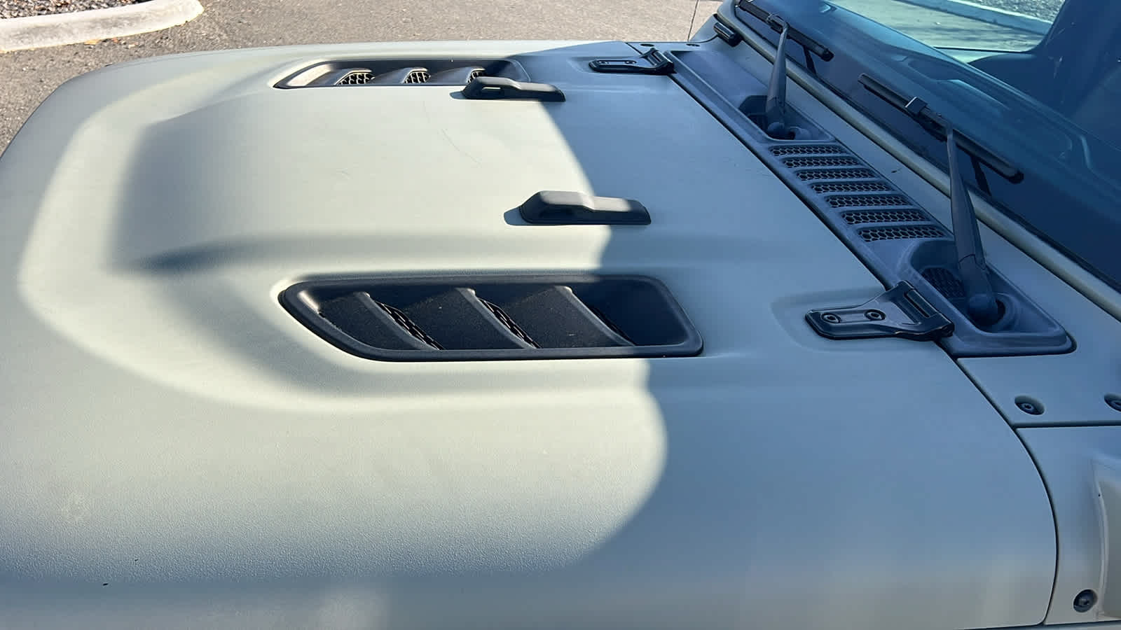 Thumbnail: 2022 Jeep Wrangler - 32