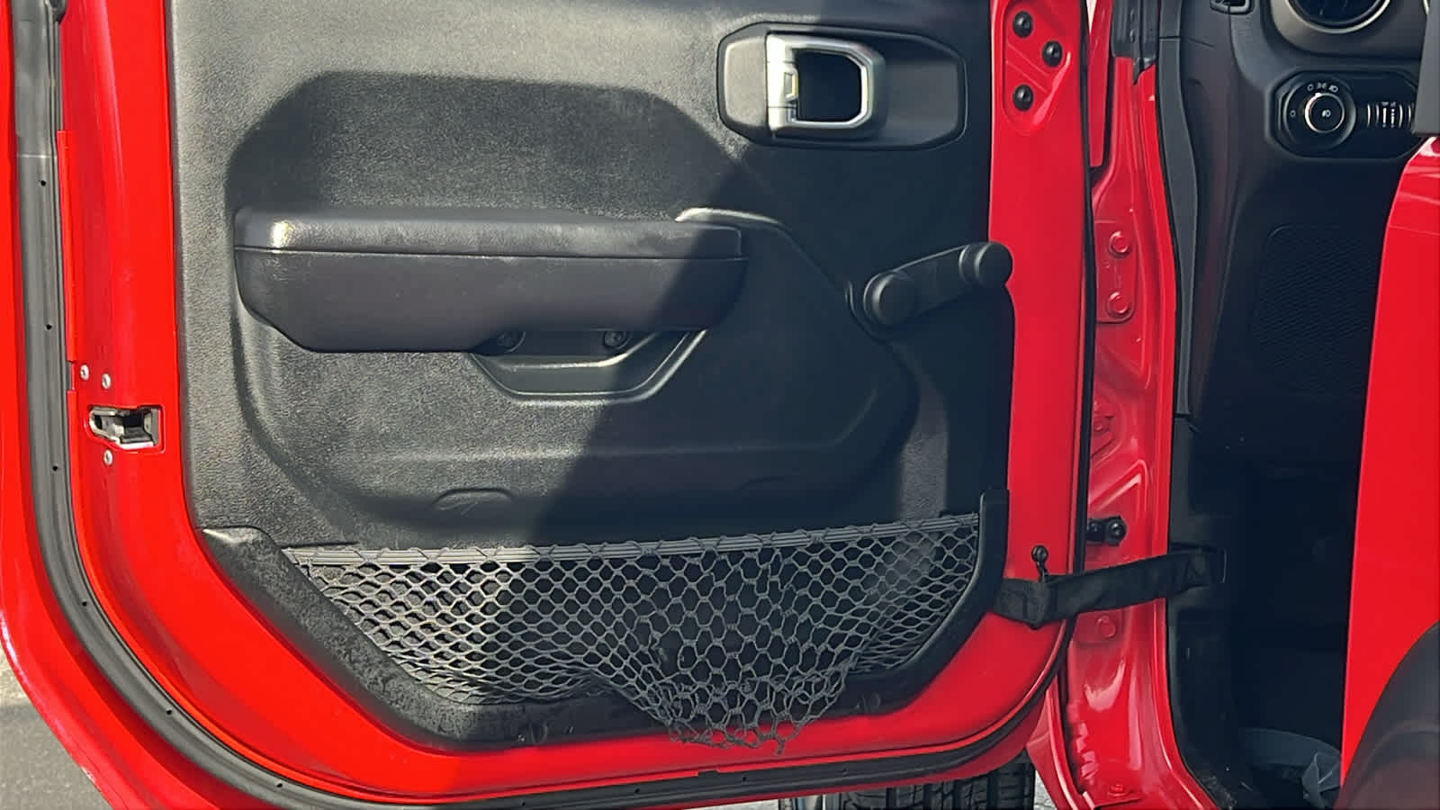 Thumbnail: 2019 Jeep Wrangler - 23