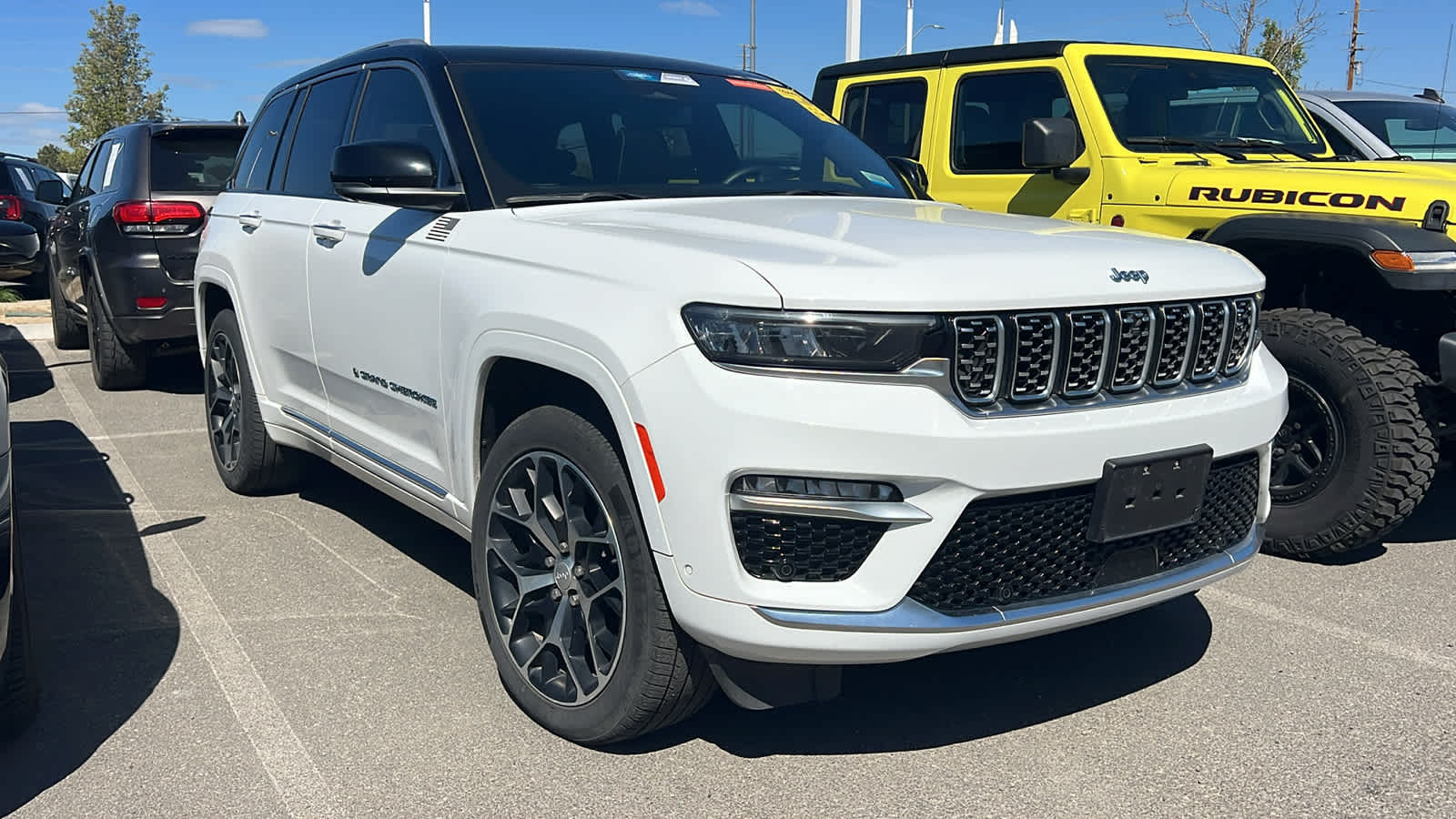 Thumbnail: 2022 Jeep Grand Cherokee - 3