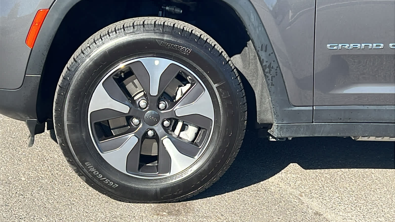 Thumbnail: 2024 Jeep Grand Cherokee - 9