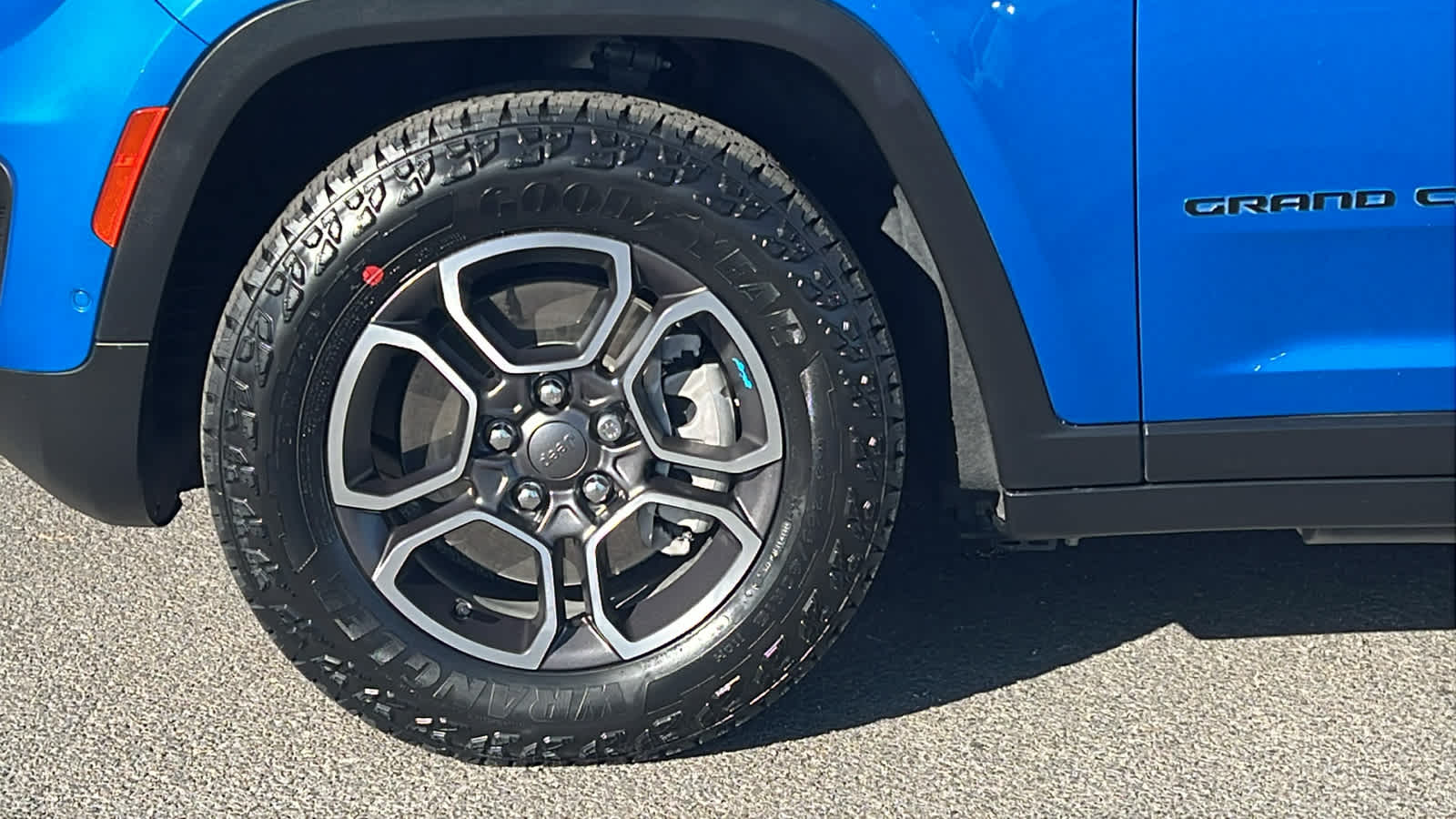 Thumbnail: 2022 Jeep Grand Cherokee - 9