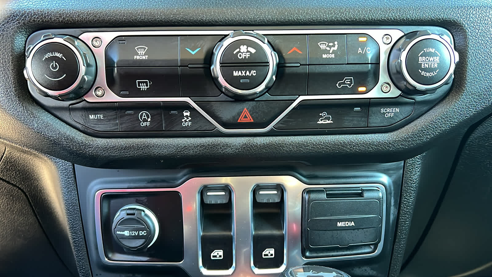 Thumbnail: 2025 Jeep Wrangler - 14