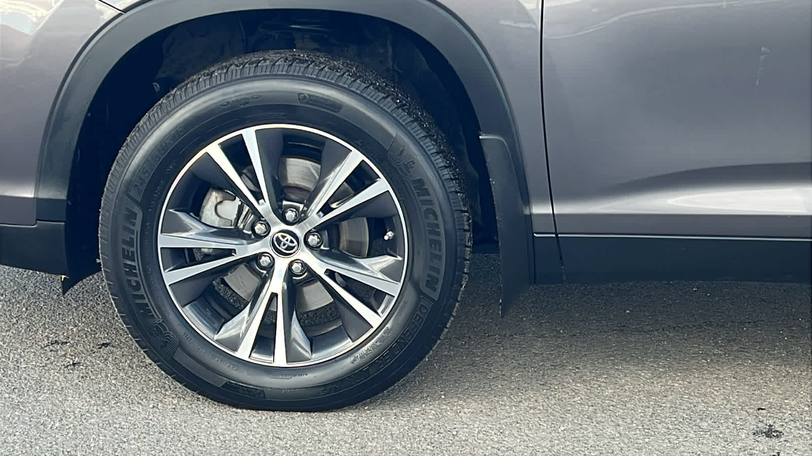 Thumbnail: 2019 Toyota Highlander - 9