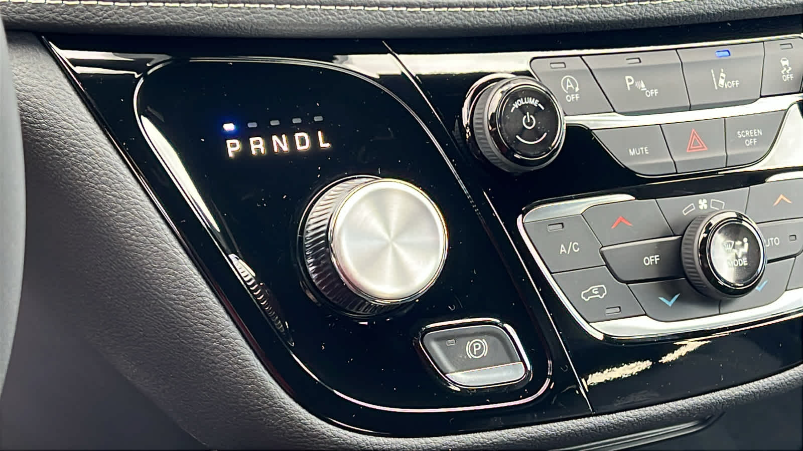 Thumbnail: 2026 Chrysler Pacifica - 13