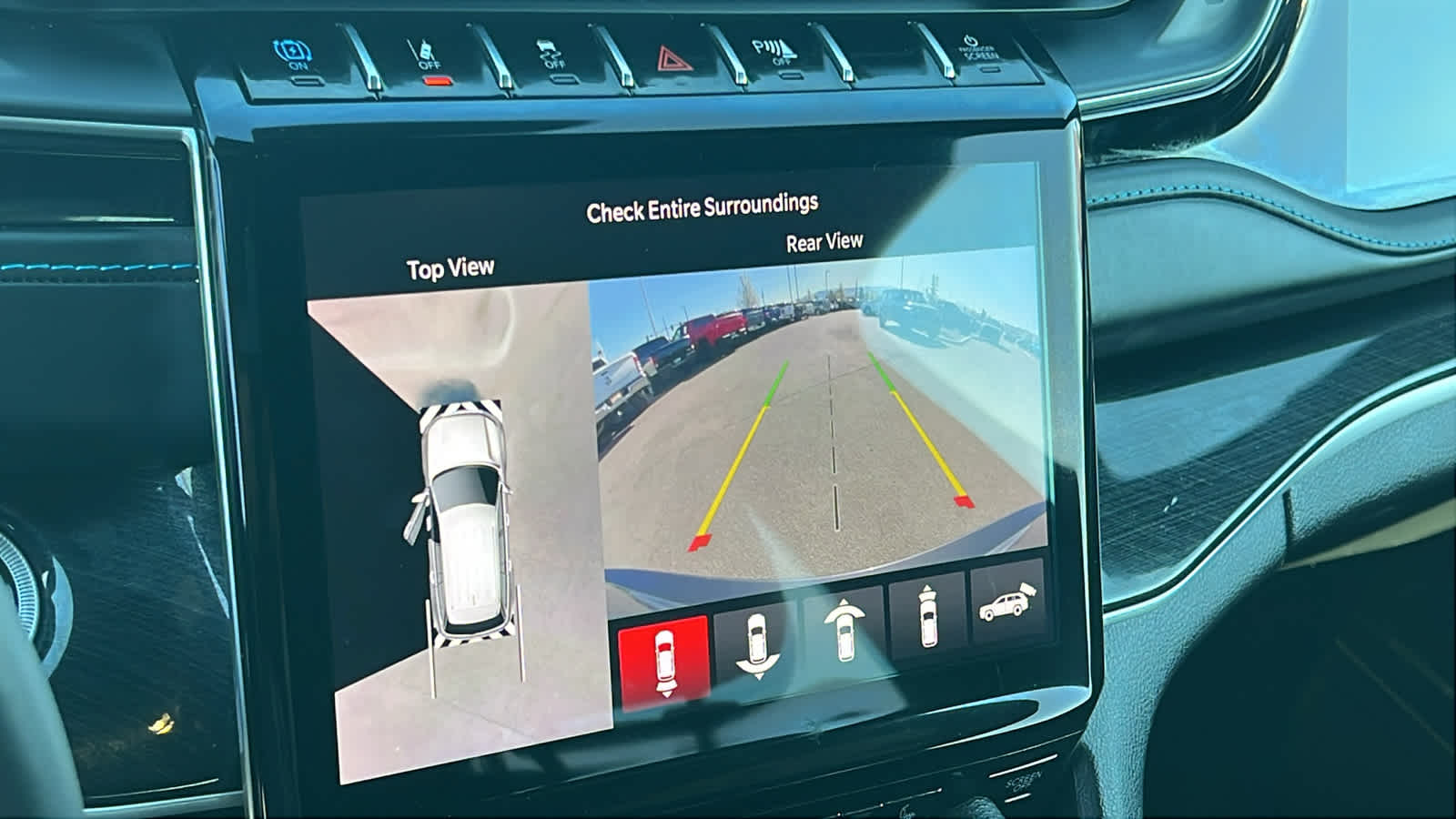 Thumbnail: 2022 Jeep Grand Cherokee - 16