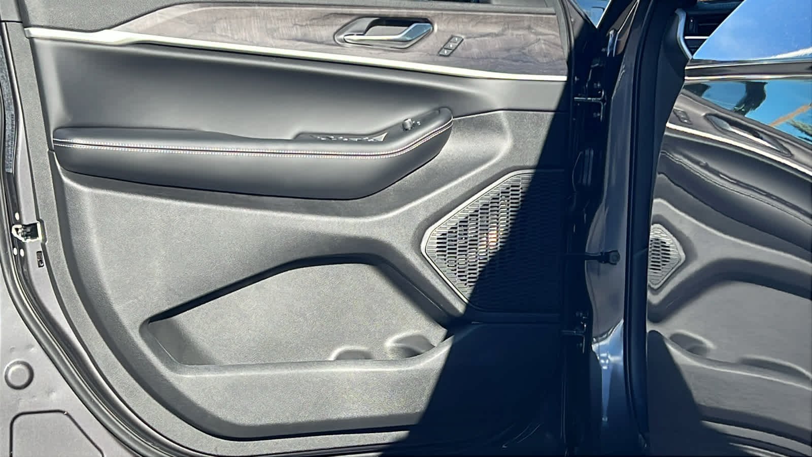 Thumbnail: 2025 Jeep Grand Cherokee - 23