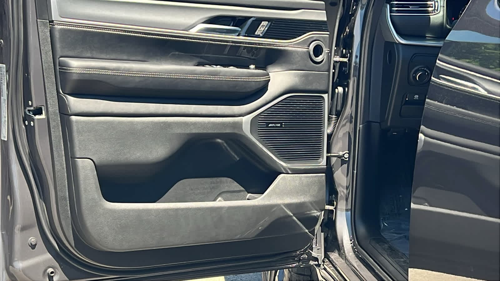 Thumbnail: 2026 Jeep Grand Wagoneer - 23