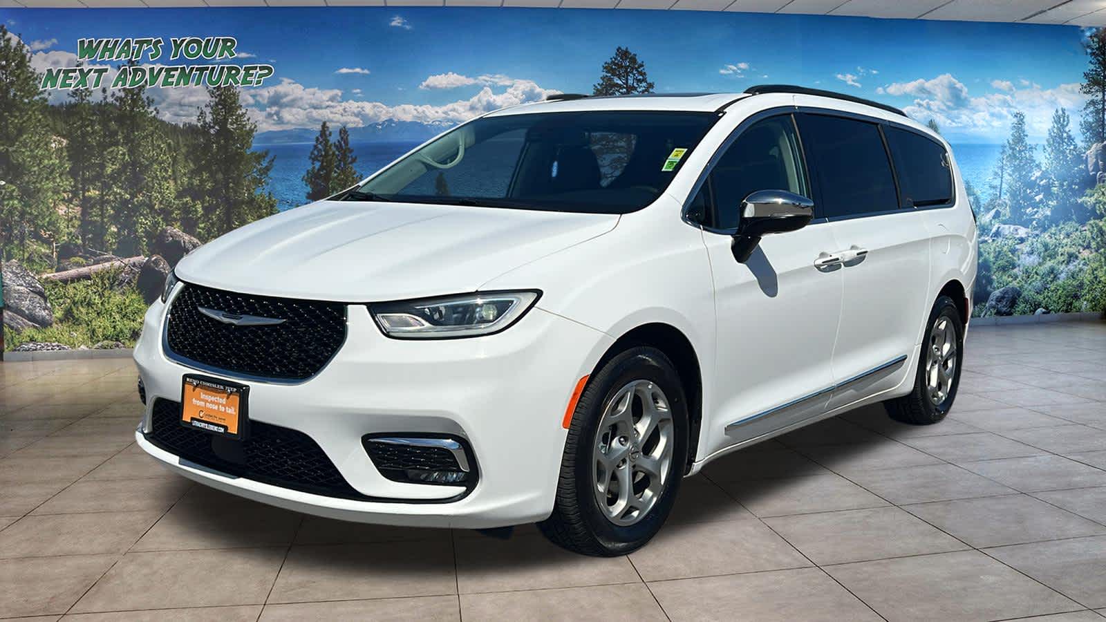 2023 Chrysler Pacifica Limited's photo