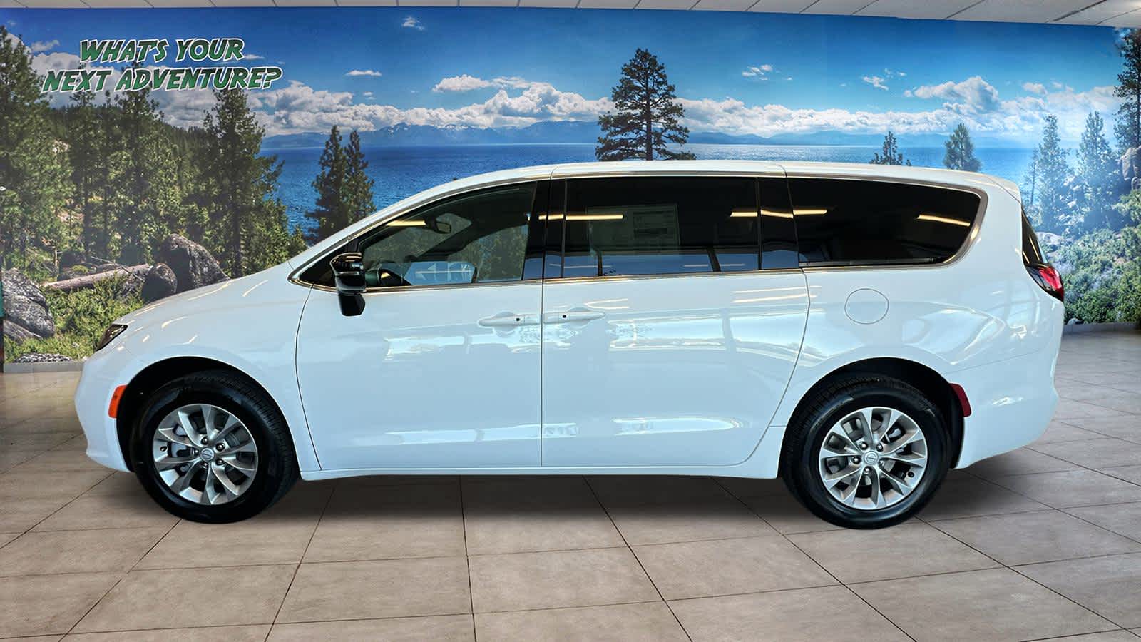 Thumbnail: 2026 Chrysler Pacifica - 8