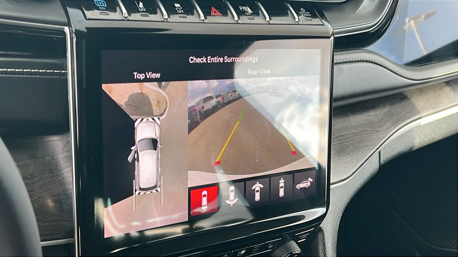 Thumbnail: 2022 Jeep Grand Cherokee - 16