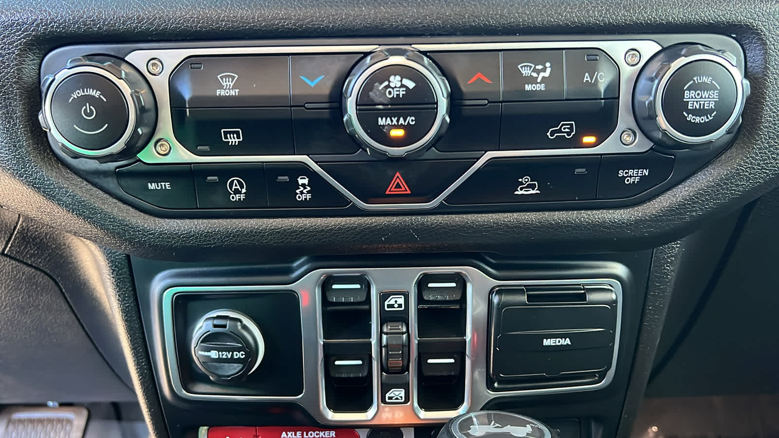 Thumbnail: 2024 Jeep Wrangler - 14