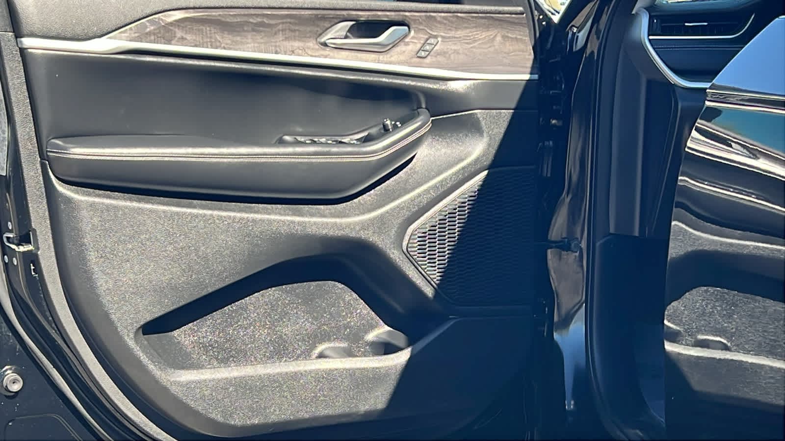 Thumbnail: 2023 Jeep Grand Cherokee - 23