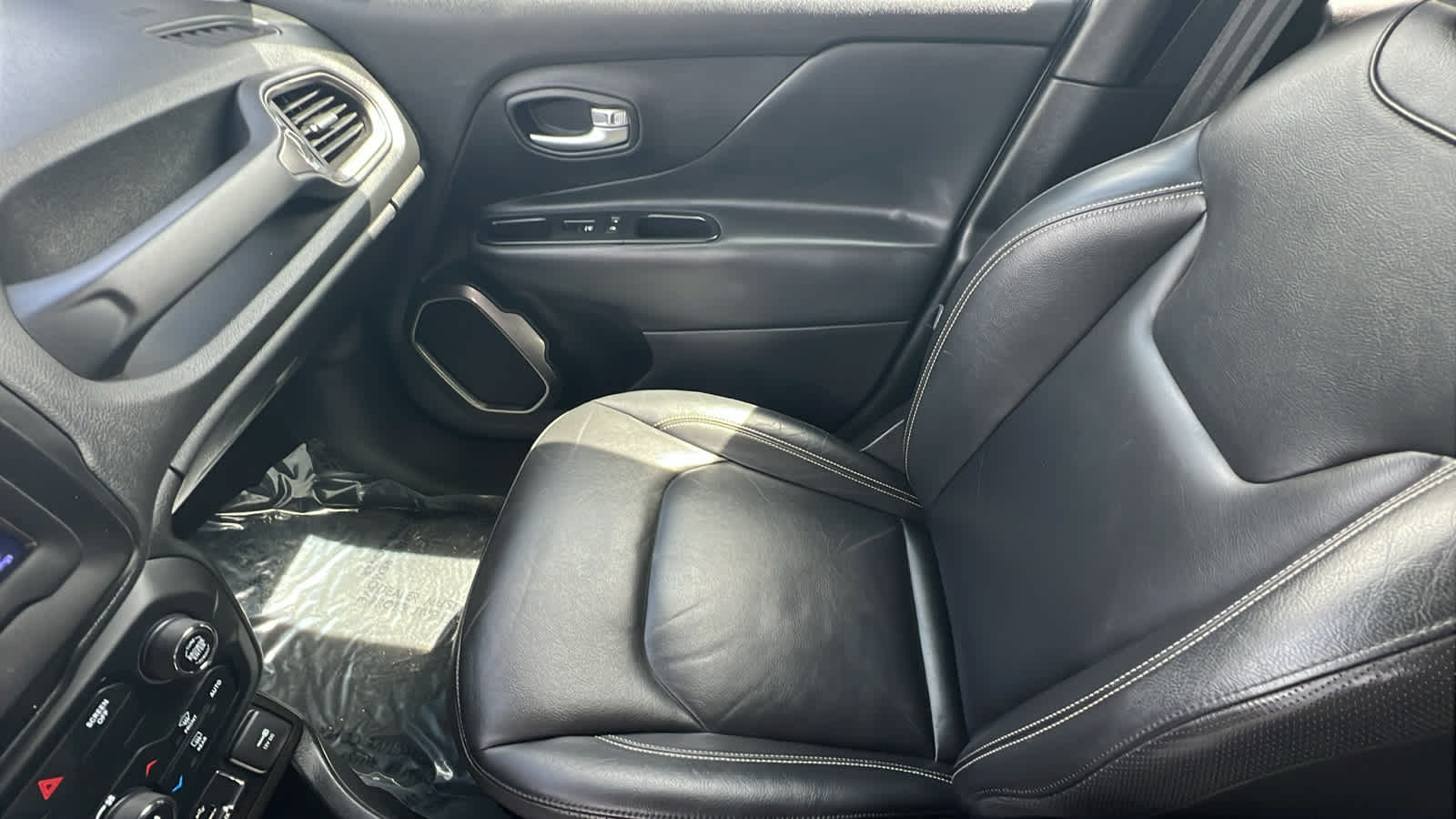 Thumbnail: 2019 Jeep Renegade - 12