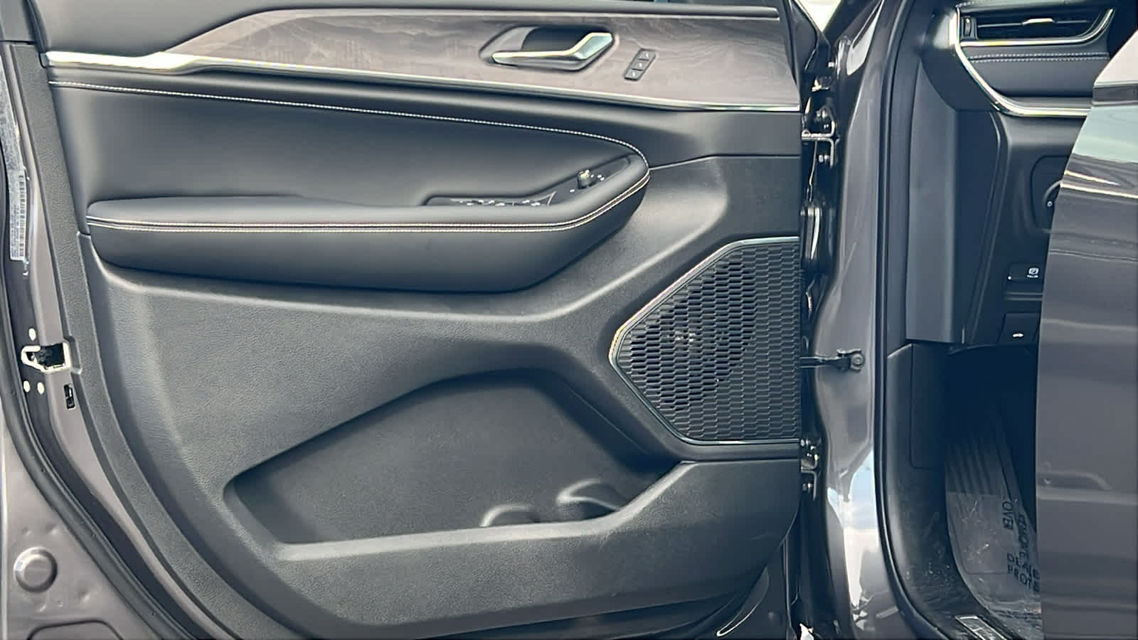 Thumbnail: 2025 Jeep Grand Cherokee - 23