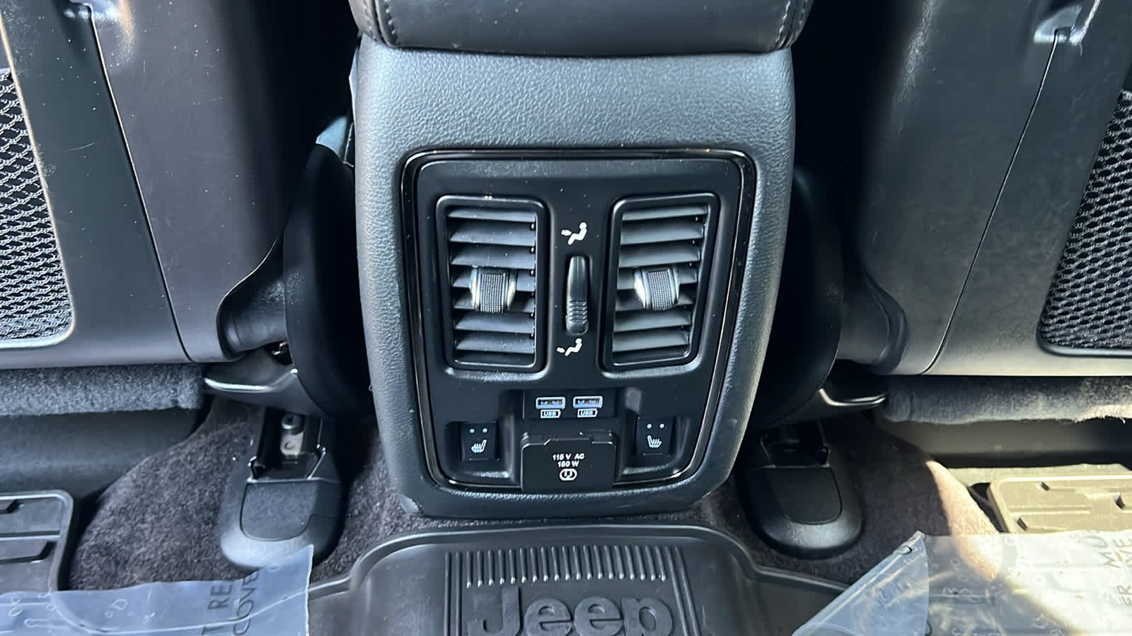 Thumbnail: 2018 Jeep Grand Cherokee - 25