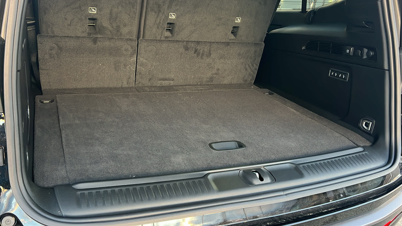 Thumbnail: 2026 Jeep Grand Wagoneer L - 27