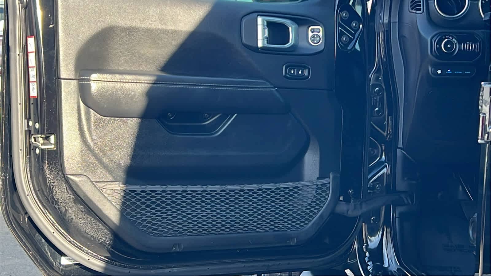 Thumbnail: 2021 Jeep Wrangler - 23