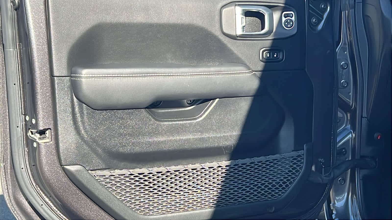 Thumbnail: 2022 Jeep Wrangler - 23