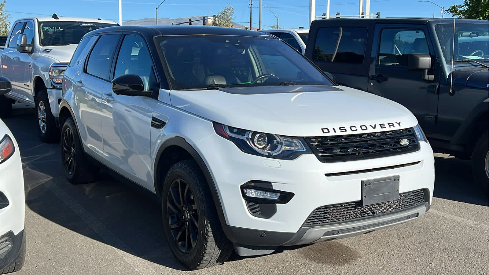Thumbnail: 2017 Land Rover Discovery Sport - 3