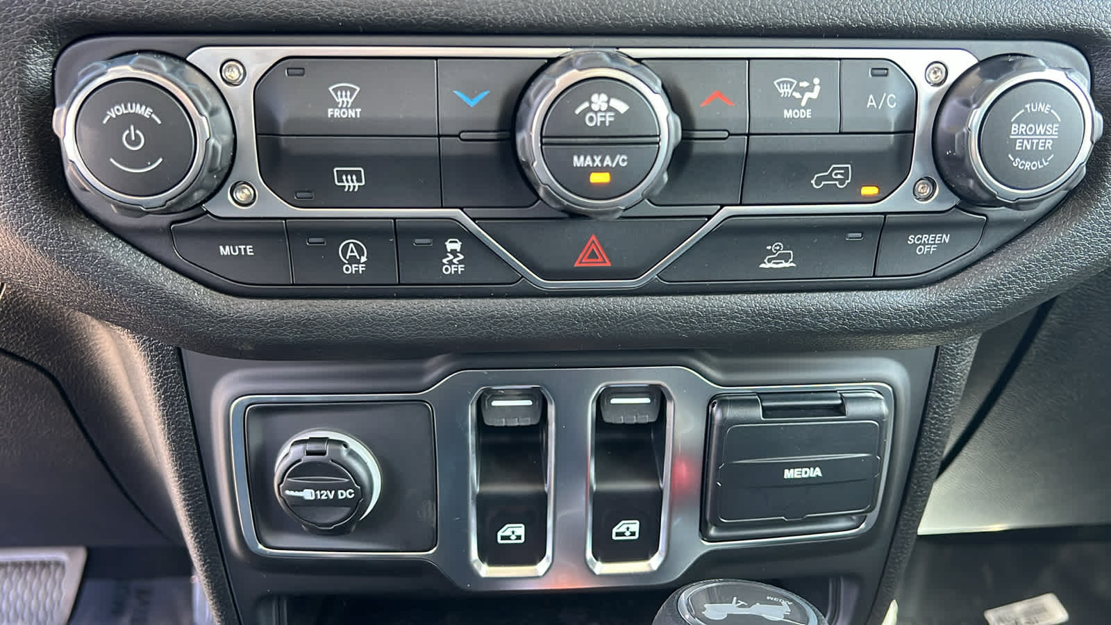 Thumbnail: 2026 Jeep Wrangler - 14