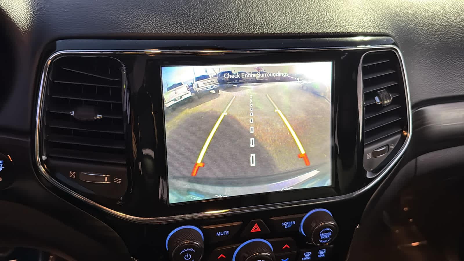 Thumbnail: 2020 Jeep Grand Cherokee - 16