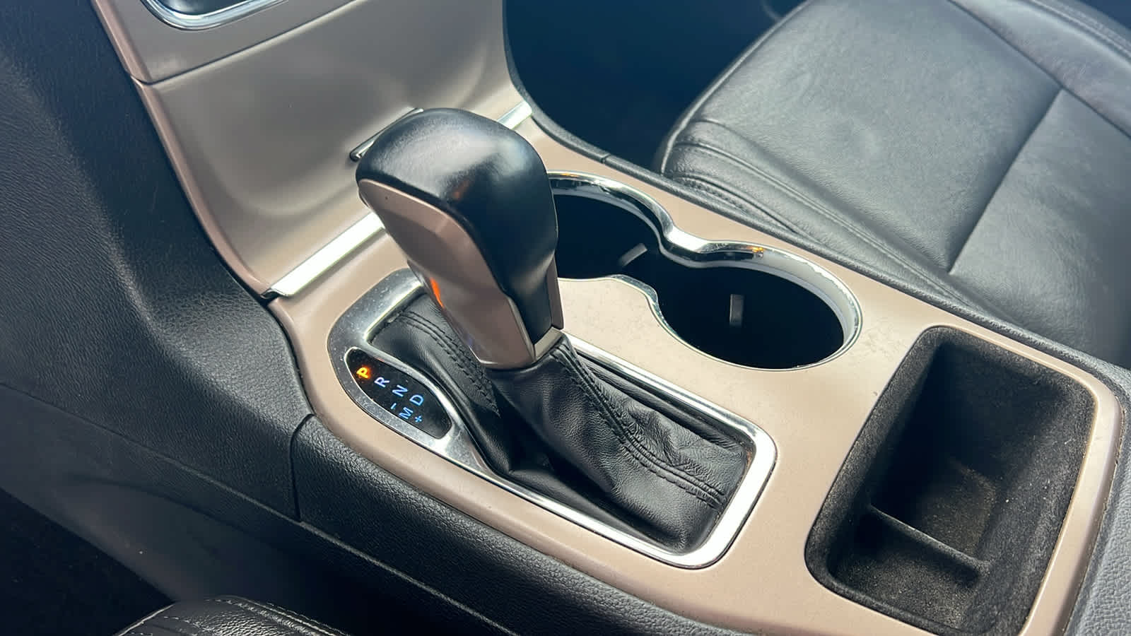 Thumbnail: 2016 Jeep Grand Cherokee - 13