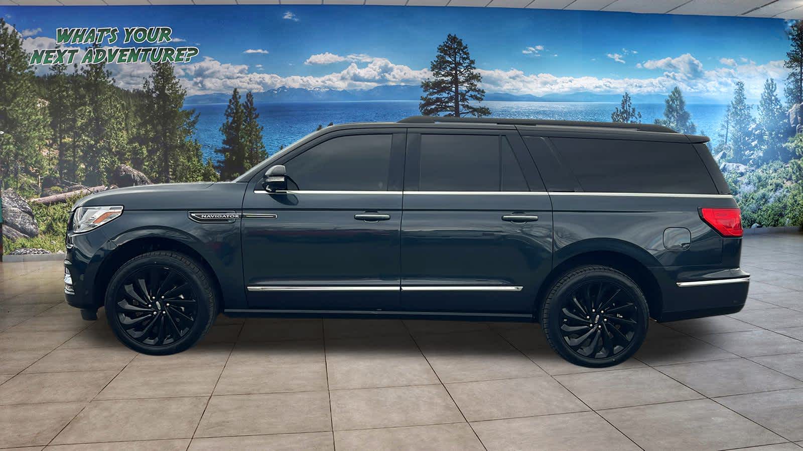 Thumbnail: 2021 Lincoln Navigator L - 8