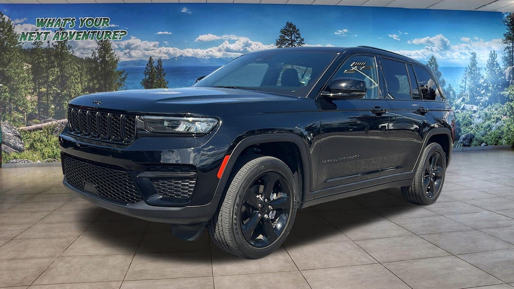 Used 2023 Jeep Grand Cherokee Altitude SUV