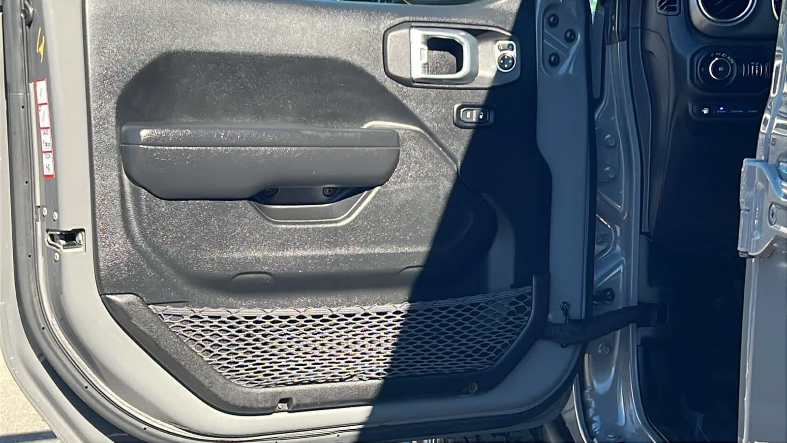 Thumbnail: 2022 Jeep Wrangler - 23