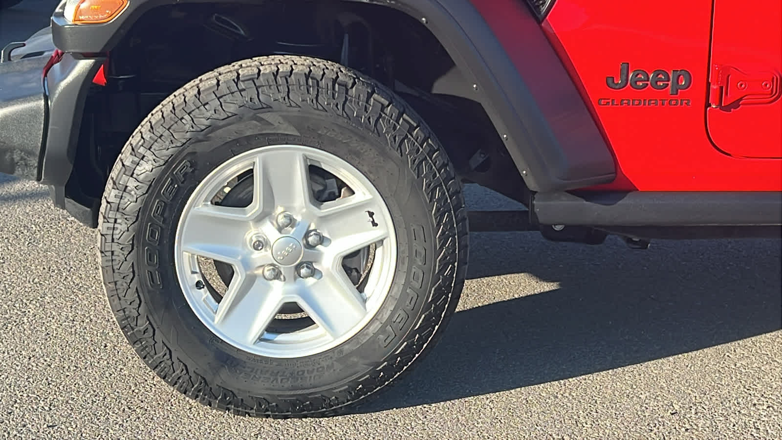 Thumbnail: 2020 Jeep Gladiator - 9