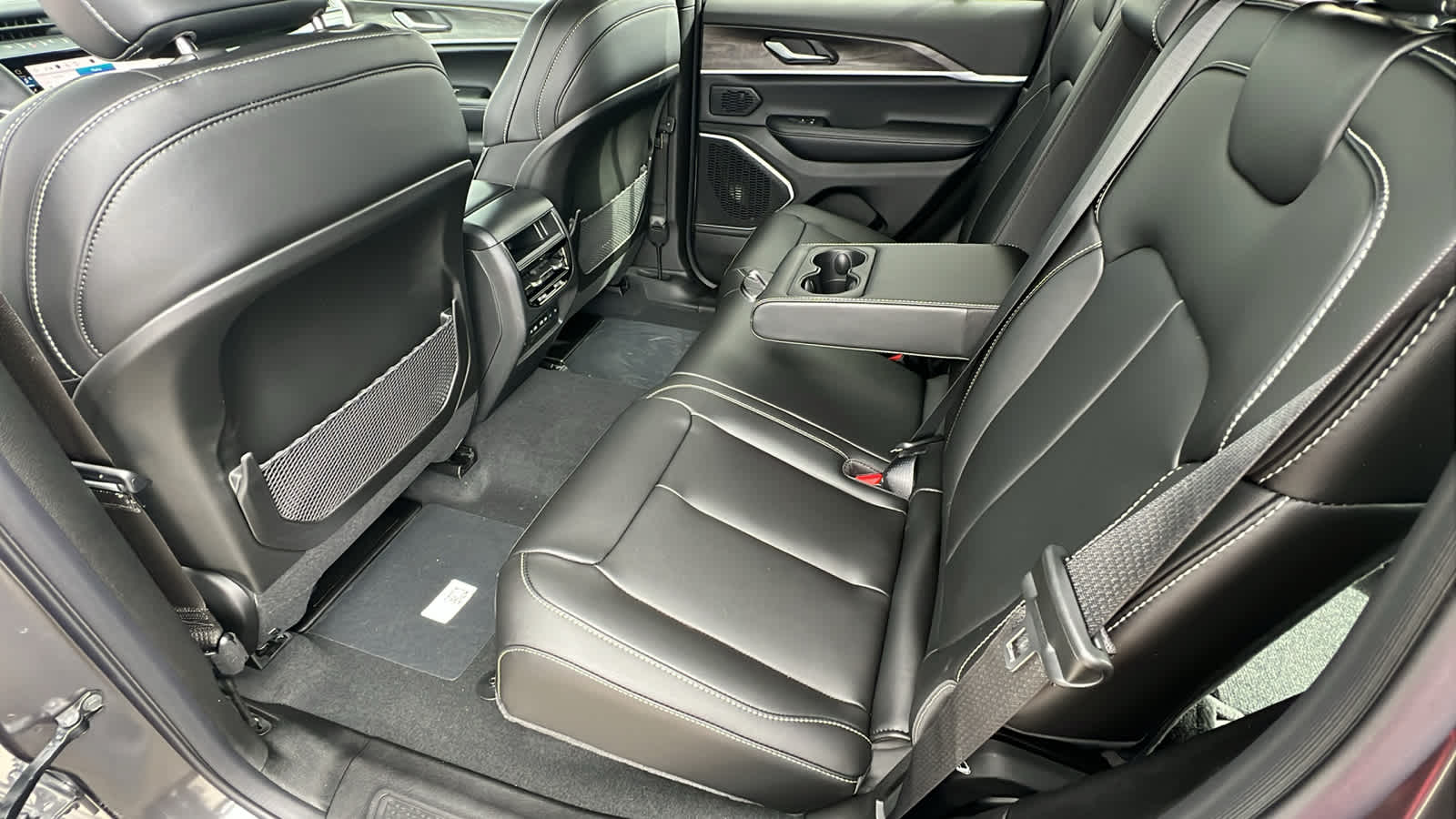 Thumbnail: 2026 Jeep Grand Cherokee - 24