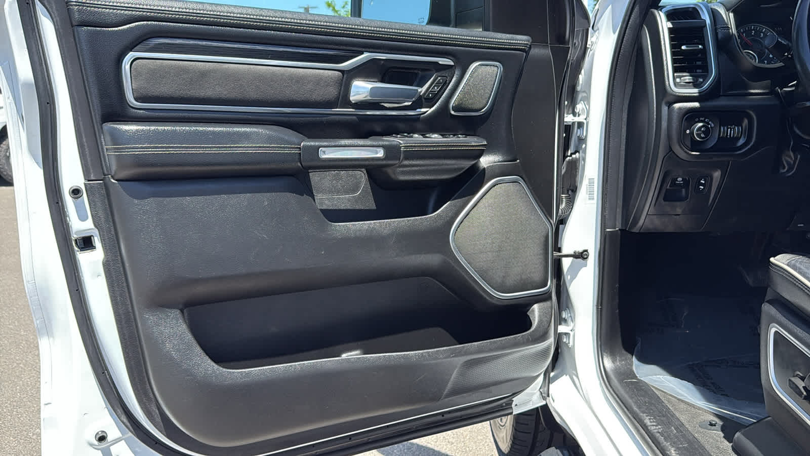 2023 RAM 1500 Laramie 23