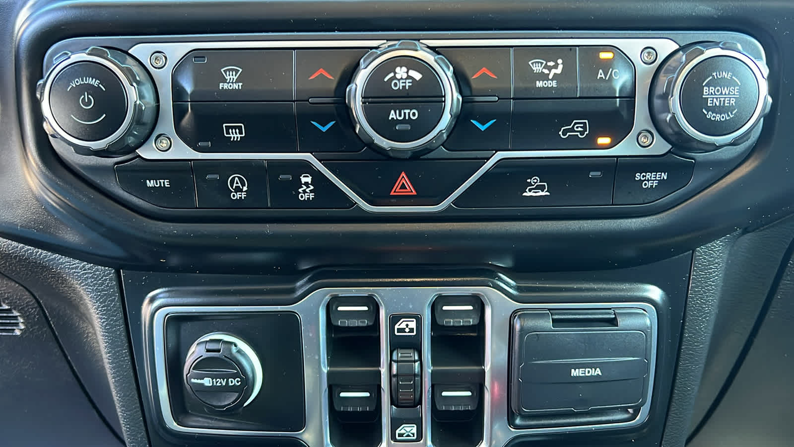 Thumbnail: 2023 Jeep Wrangler - 14