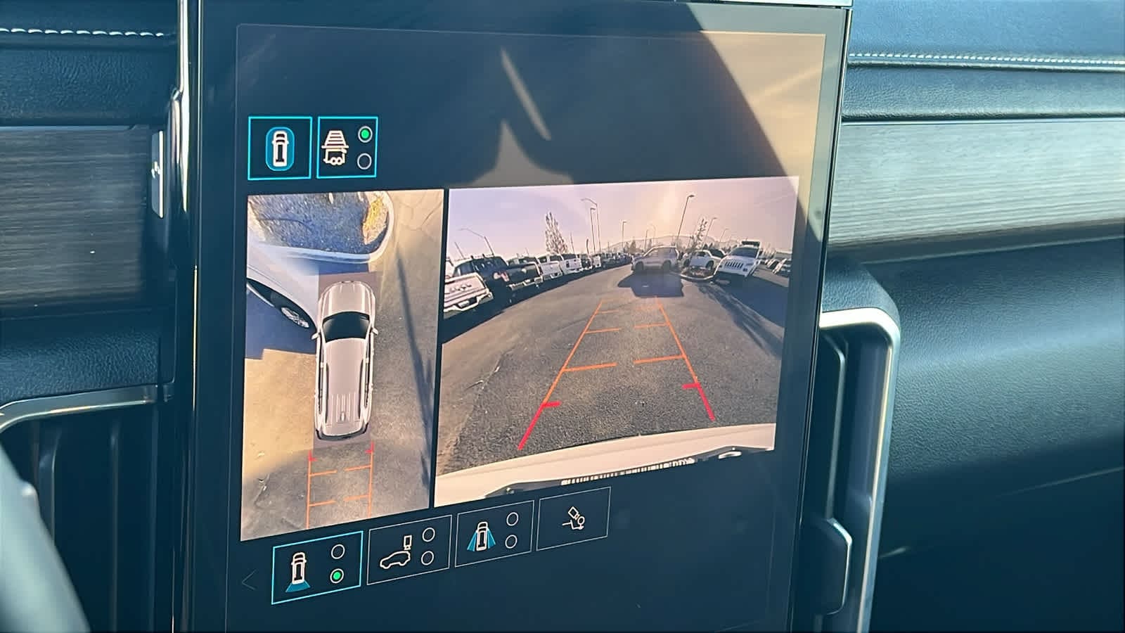 Thumbnail: 2024 GMC Acadia - 16