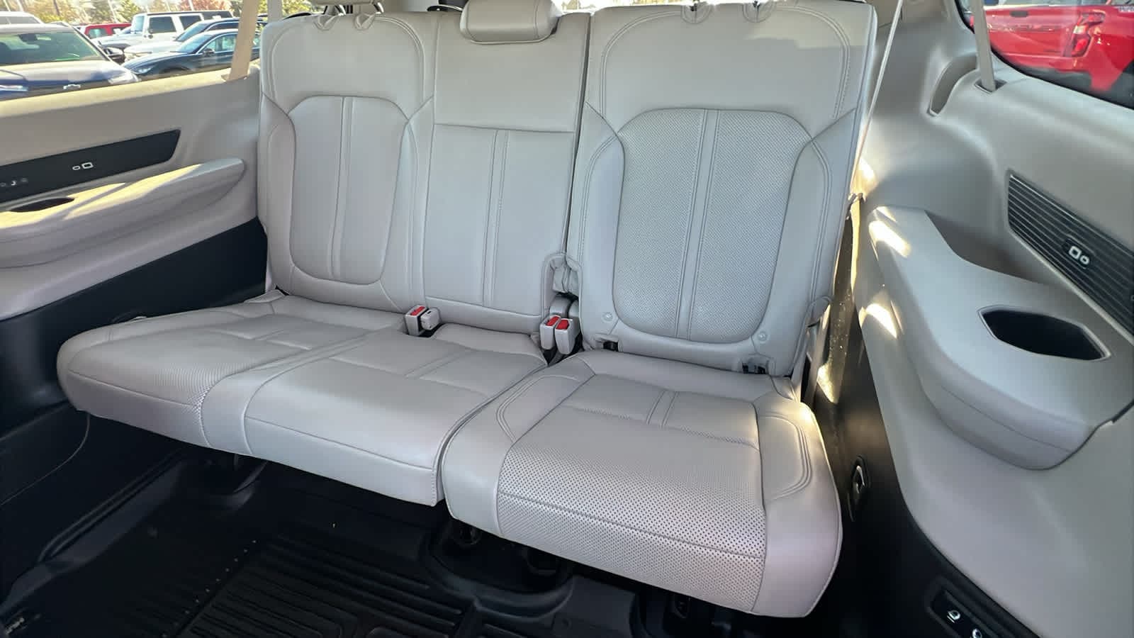 Thumbnail: 2023 Jeep Wagoneer - 31