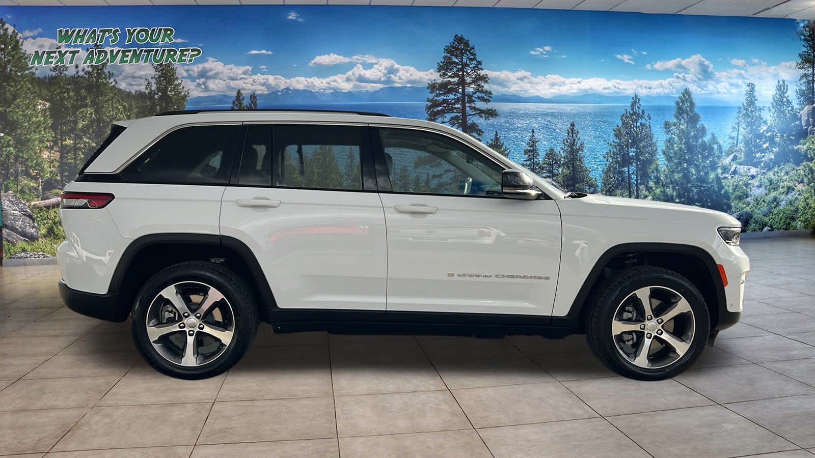 Thumbnail: 2022 Jeep Grand Cherokee - 4