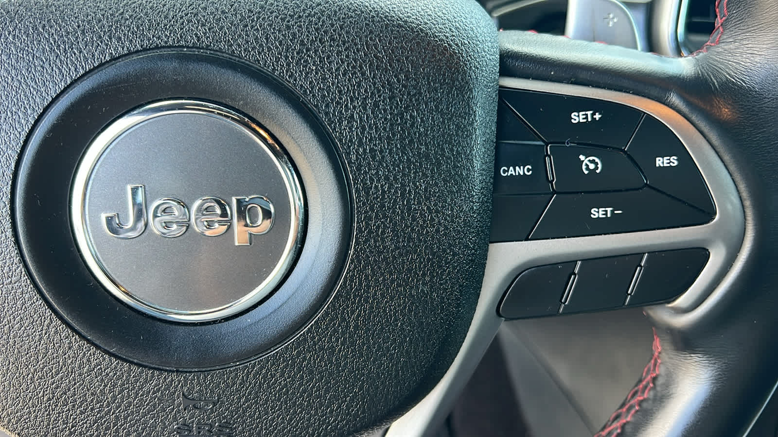 Thumbnail: 2018 Jeep Grand Cherokee - 20