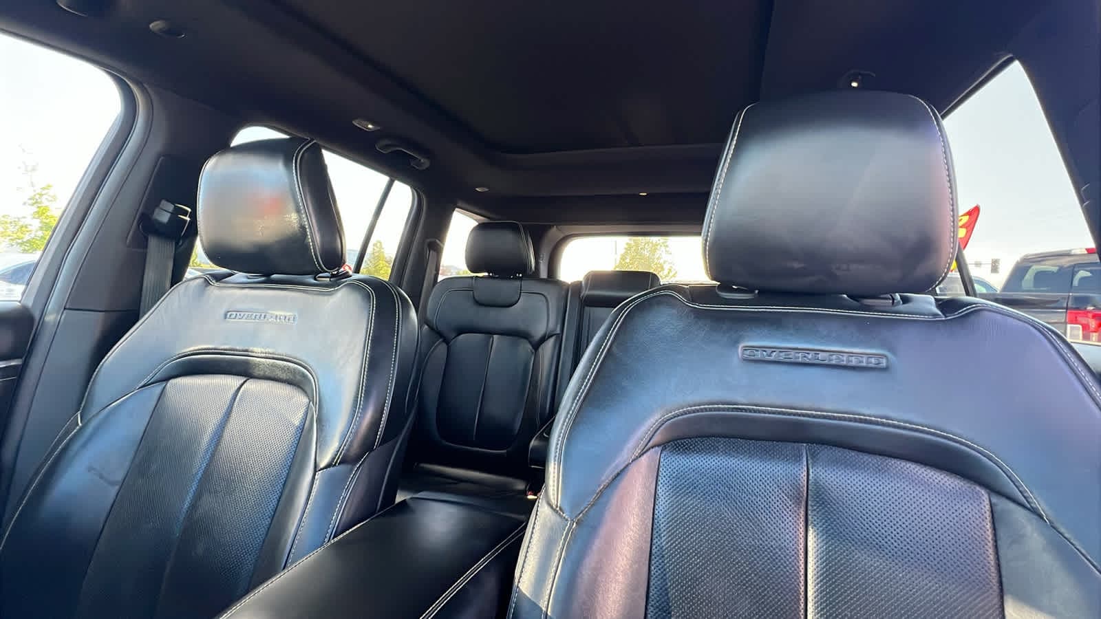 2022 Jeep Grand Cherokee Overland 11