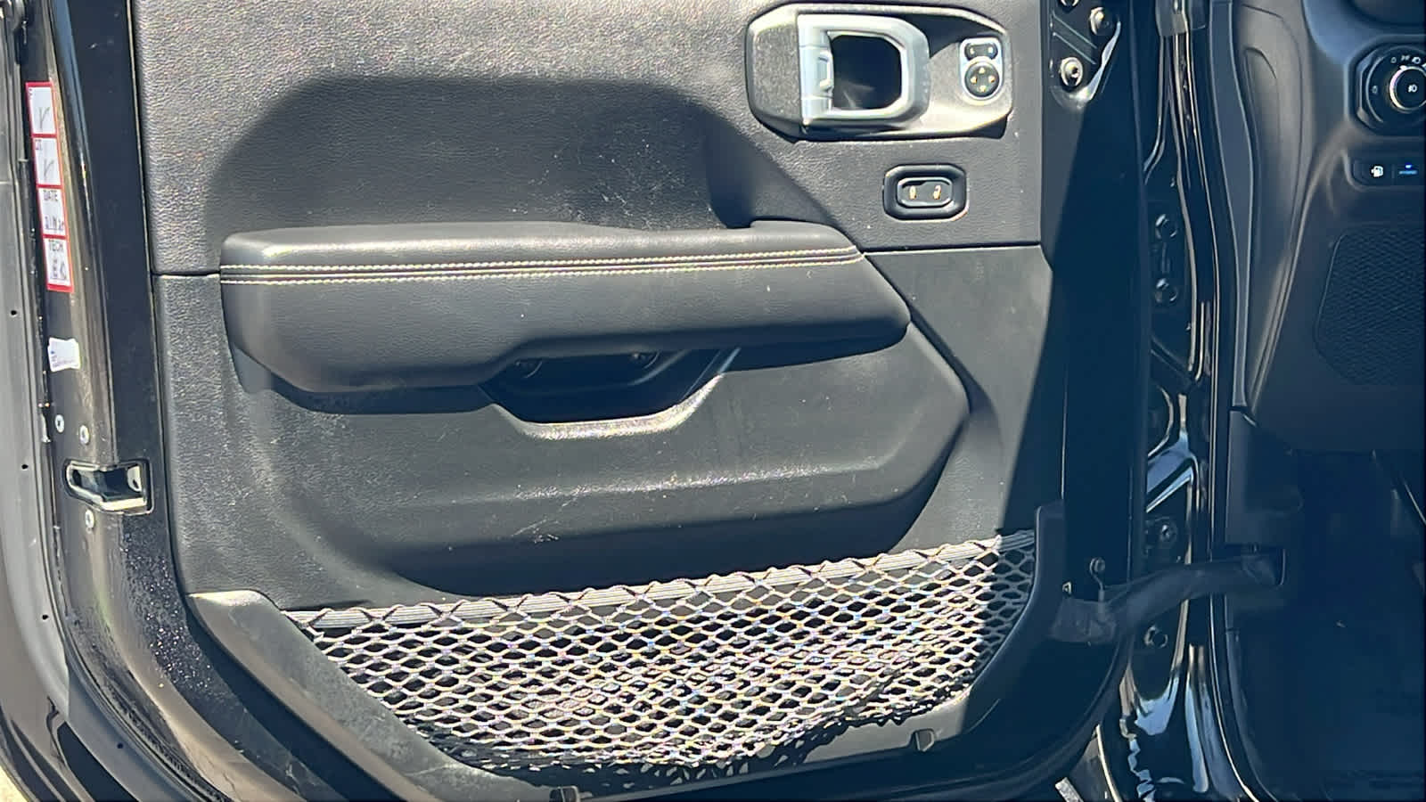 2022 Jeep Wrangler Unlimited Sahara 23